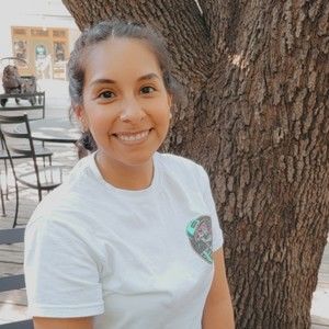 Meet your Posher, Caitlin